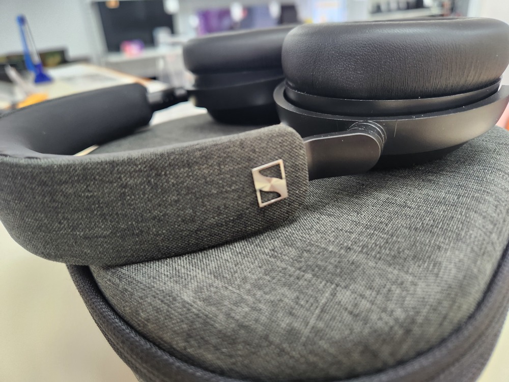 Наушники беспроводные SENNHEISER Momentum 4