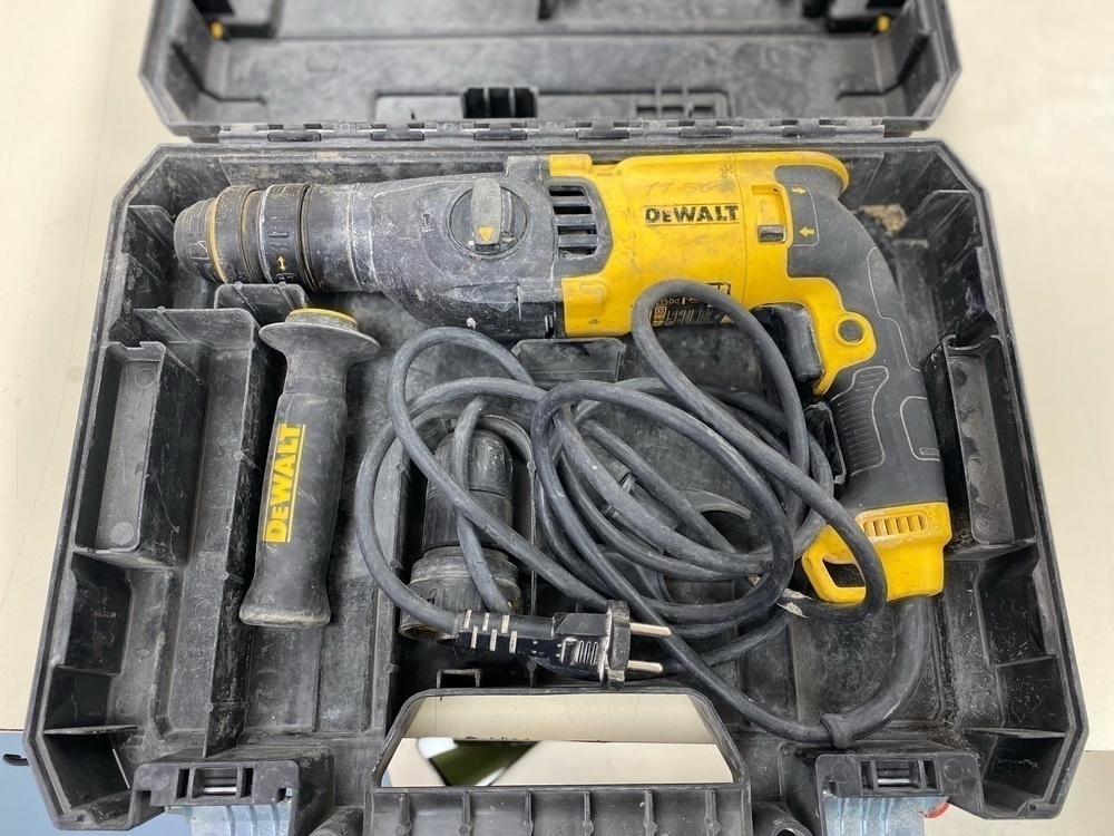 Перфоратор Dewalt D25133