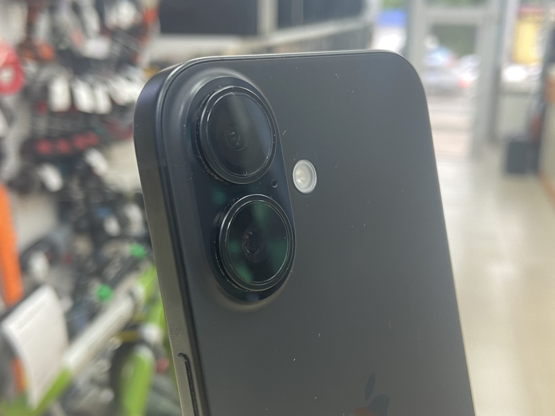 Смартфон Apple IPhone 16 128Gb eSIM
