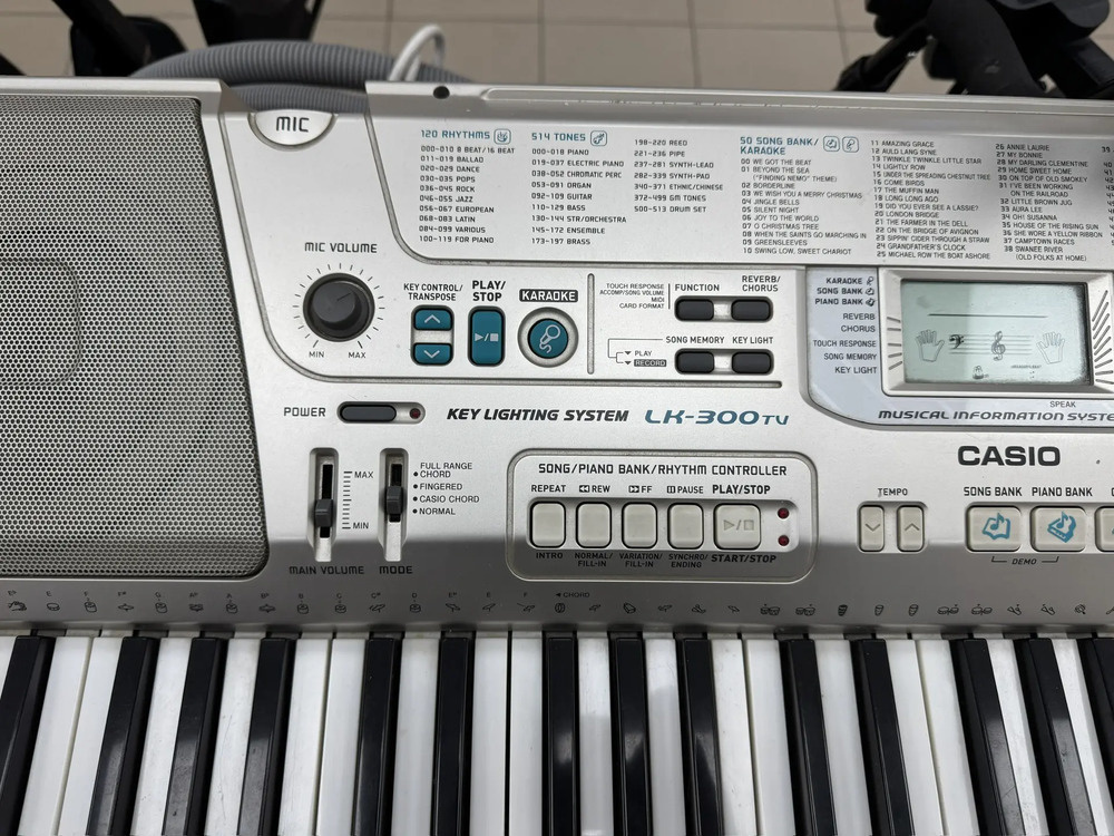 Синтезатор Casio lk-300tu