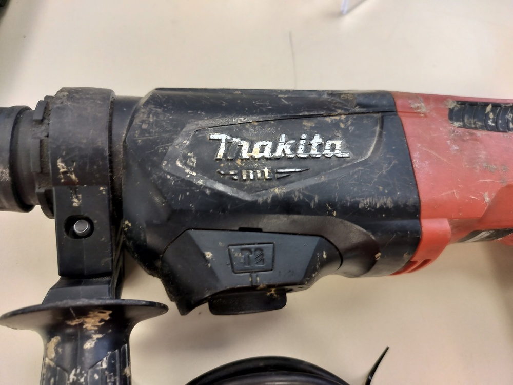 Перфоратор Makita M8701
