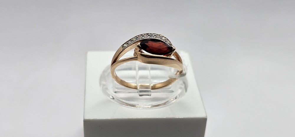 КОЛЬЦО С КАМНЯМИ (Au 585)