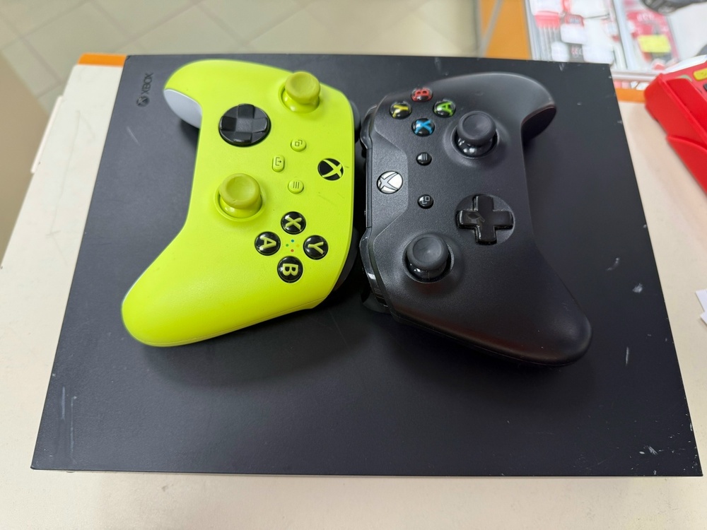 Игровая приставка Xbox One X 1Tb
