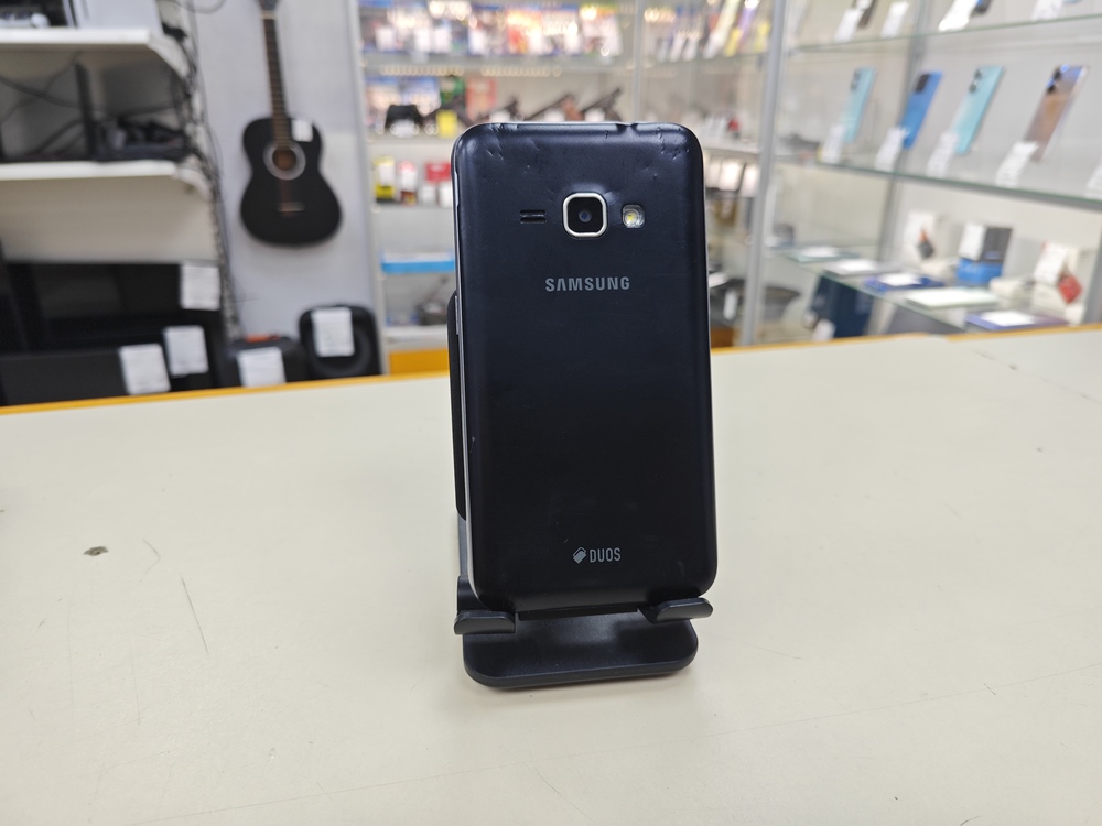 Смартфон Samsung Galaxy J1 2016 1/8