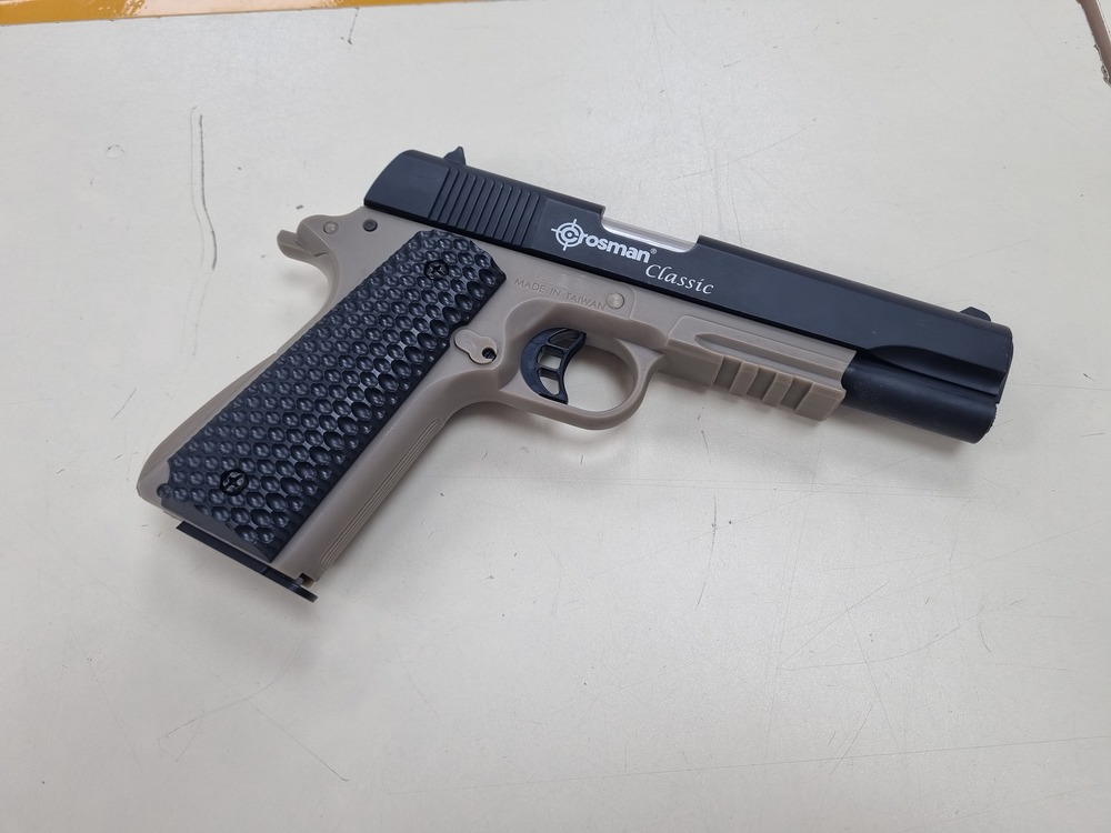 Пневматика Пистолет Crosman COLT