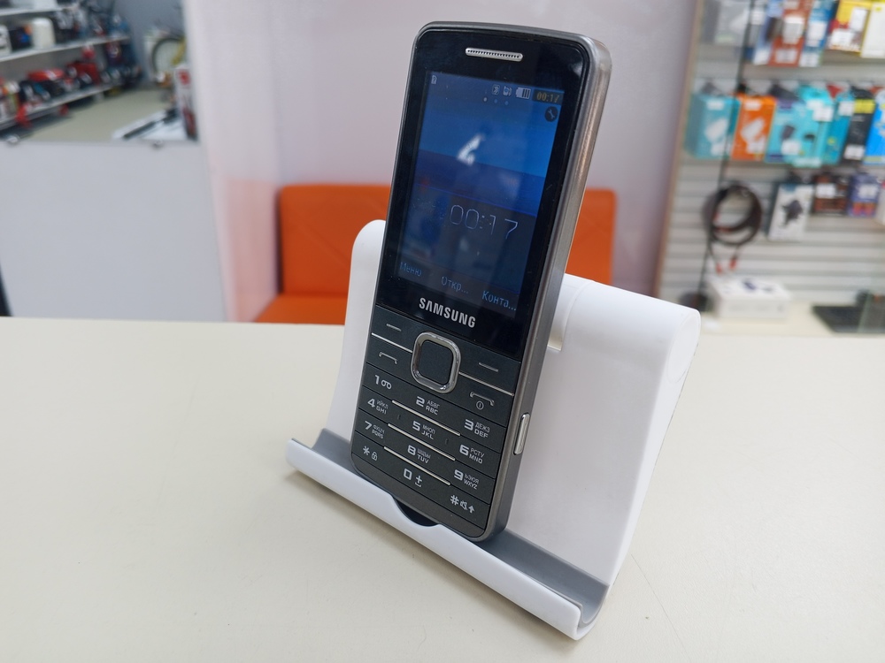 Мобильный телефон Samsung GT-S5611