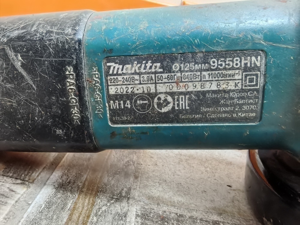 Угловая шлифмашина Makita 9558HN