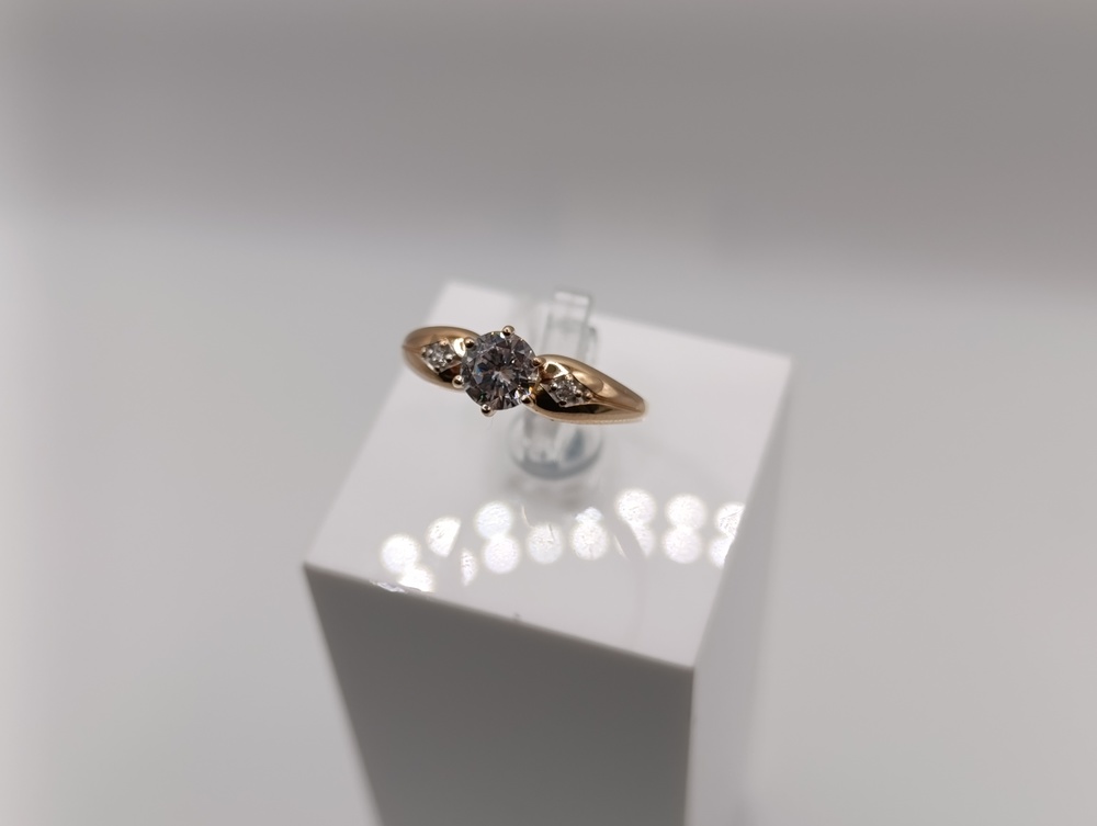 КОЛКМИ585 КОЛЬЦО С КАМНЯМИ (Au 585)