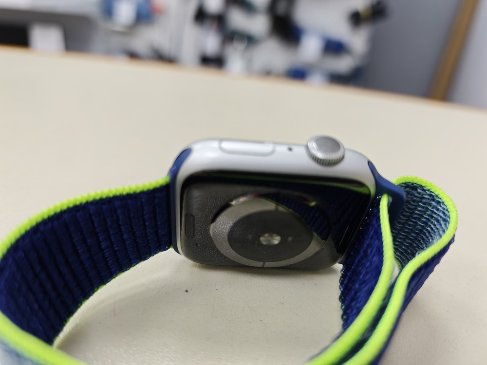 Смарт-часы Apple Watch Series 5 44 мм
