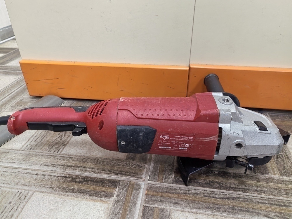 Угловая шлифмашина Elitech МШУ 2023Э;