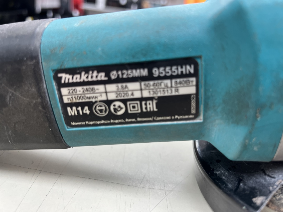 Угловая шлифмашина Makita 9555HN