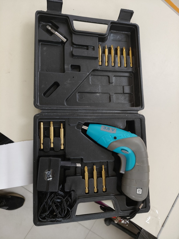 Отвертка электрическая Black&Decker BDCSFS30C;