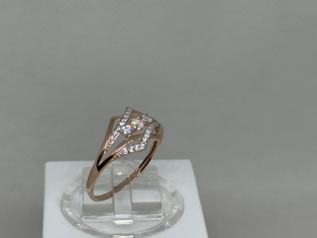 КОЛЬЦО С КАМНЯМИ (Au 585)