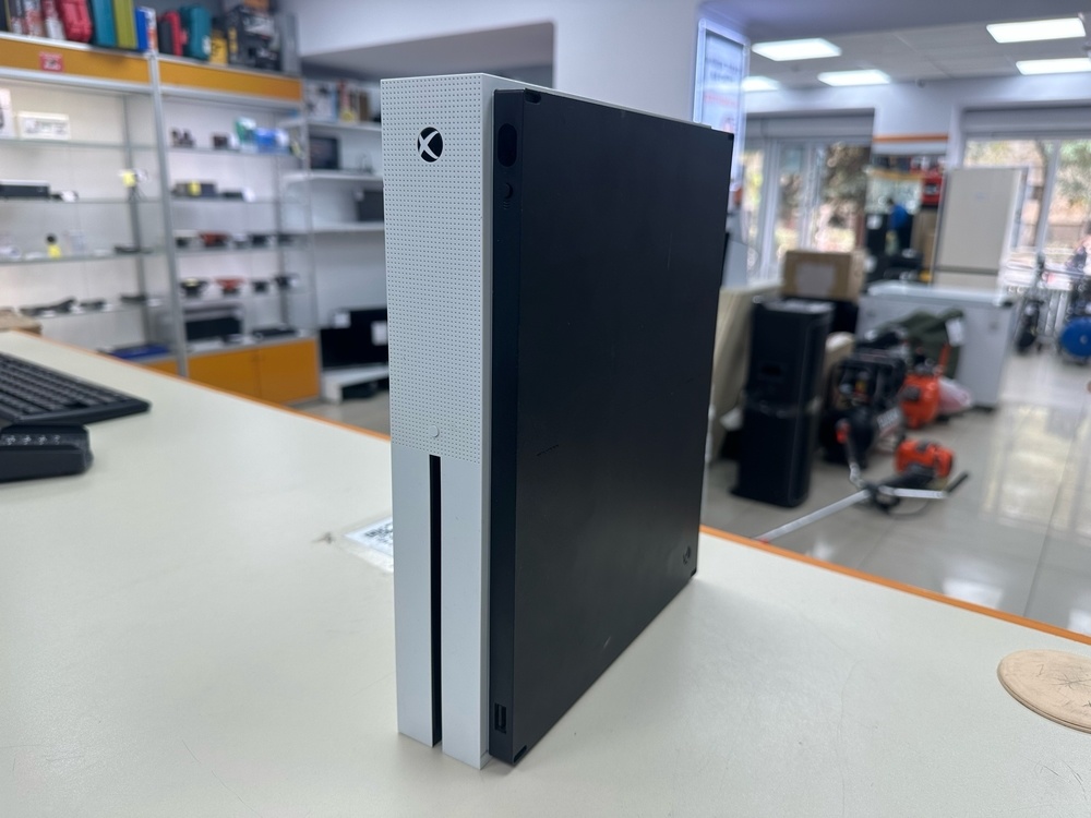 Игровая приставка Xbox One S 1TB