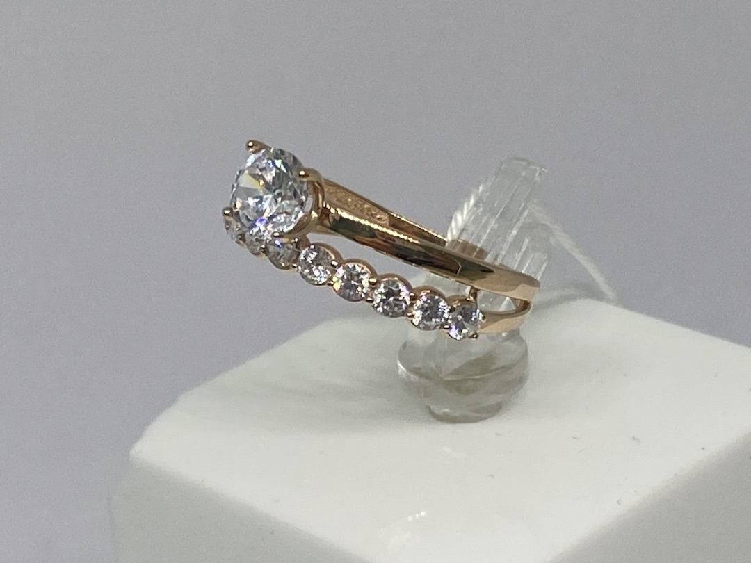 КОЛЬЦО С КАМНЯМИ (Au 585)