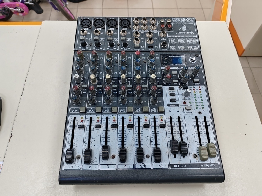 Микшерный пульт BEHRINGER XENYX 1204FX