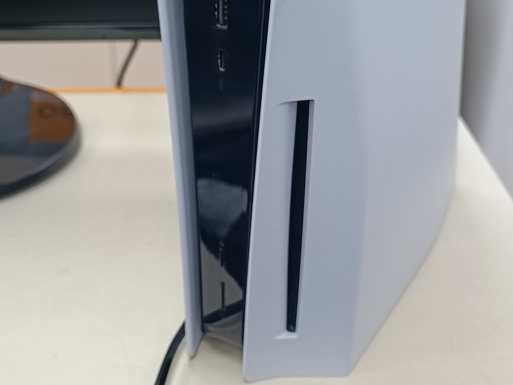 Игровая приставка PlayStation 5 825Gb (С дисководом)