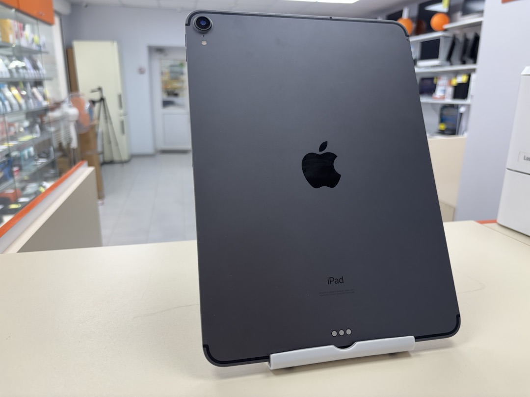 Планшет Apple iPad Pro 11 дюймов 64 ГБ A2013/A1934/A1979 (Wi-Fi + Cellular)