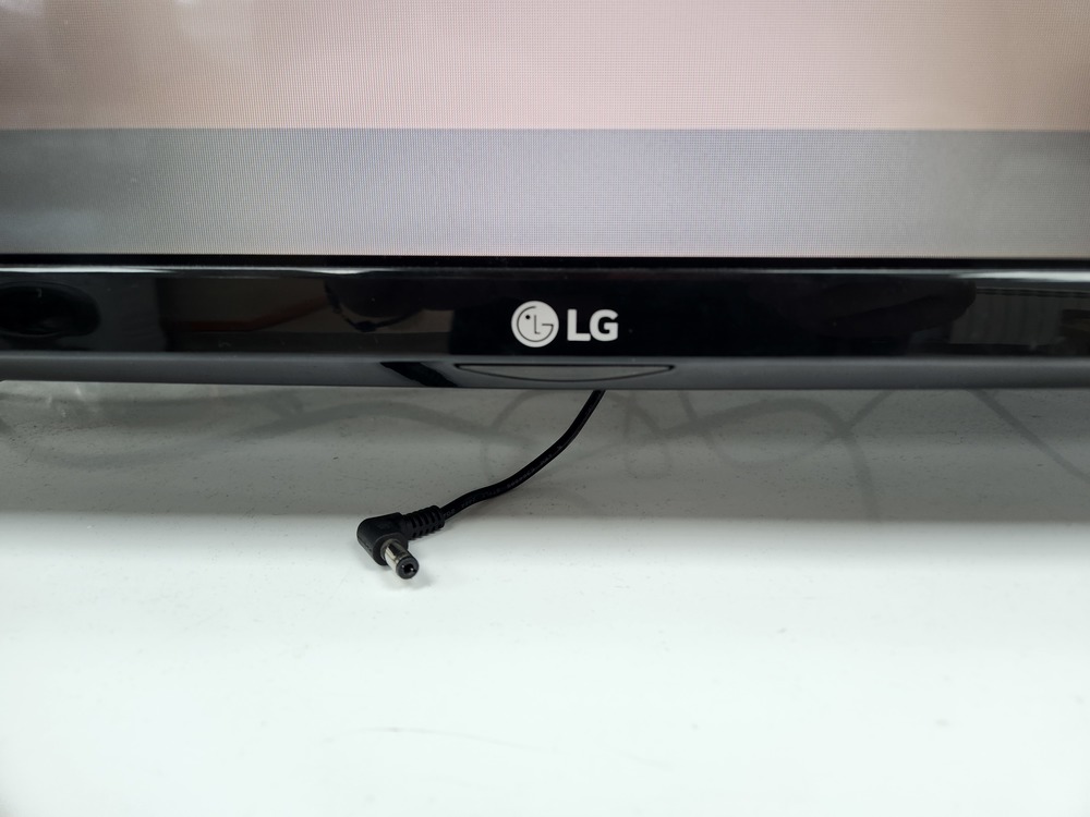 LED Телевизор LG 43LF570V