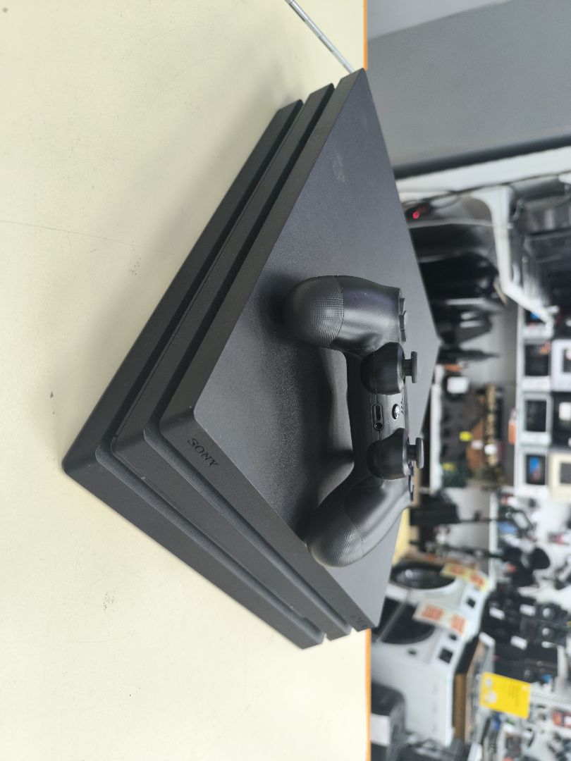 Игровая приставка PlayStation 4 Pro 1Tb