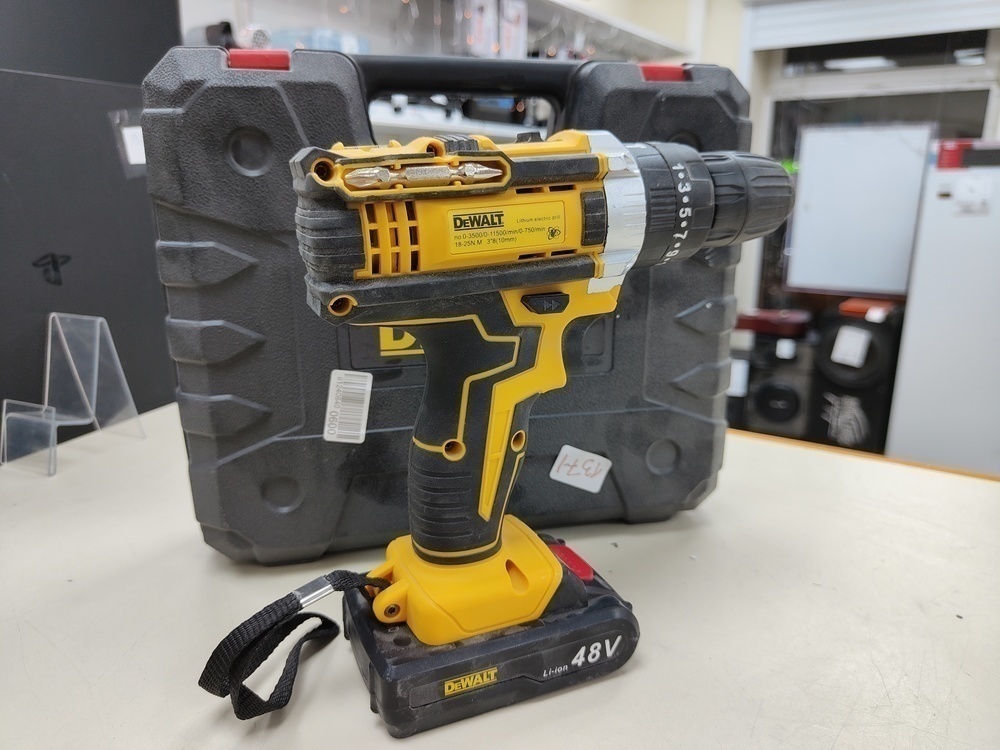Шуруповерт Dewalt 18V XR;