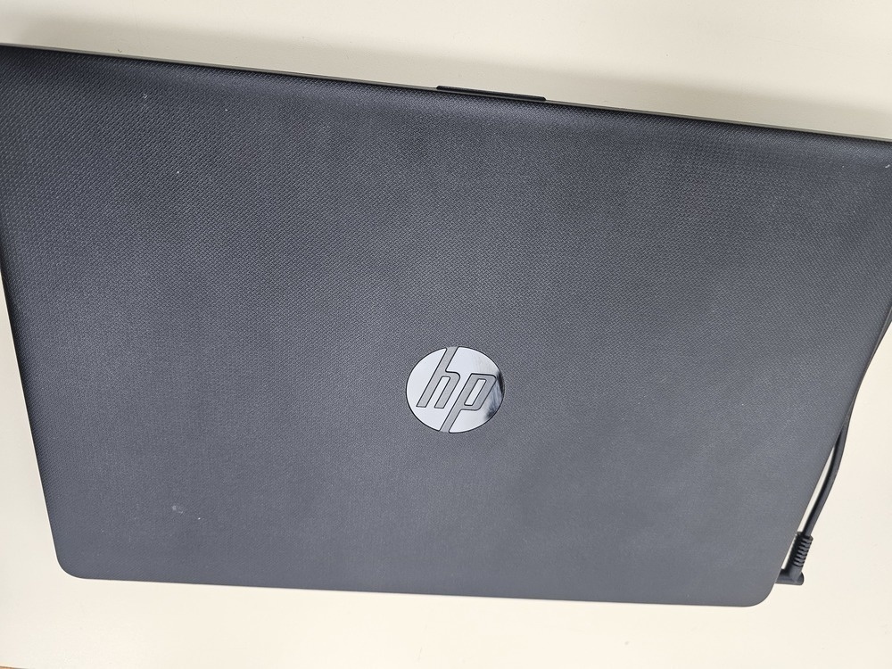 Ноутбук HP 15-rb096ur; A6-9220, Radeon R4 series, 4 Гб, Нет