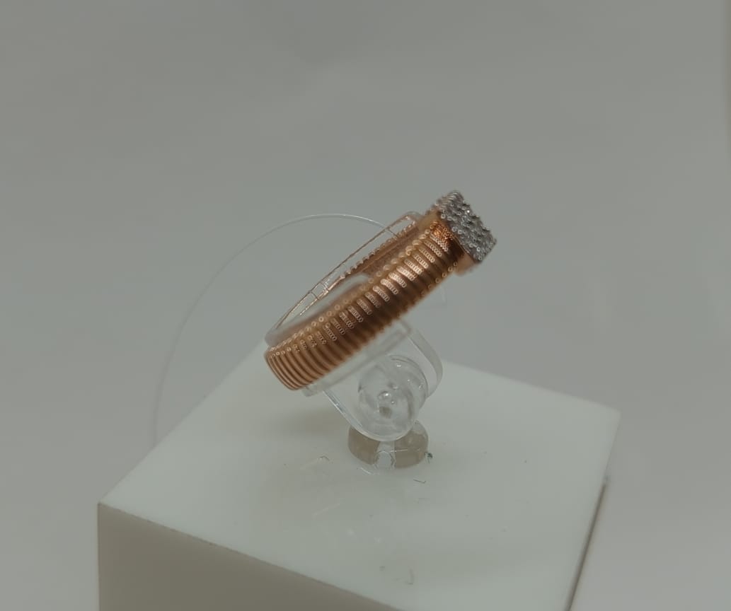 КОЛЬЦО С КАМНЯМИ (Au 585)