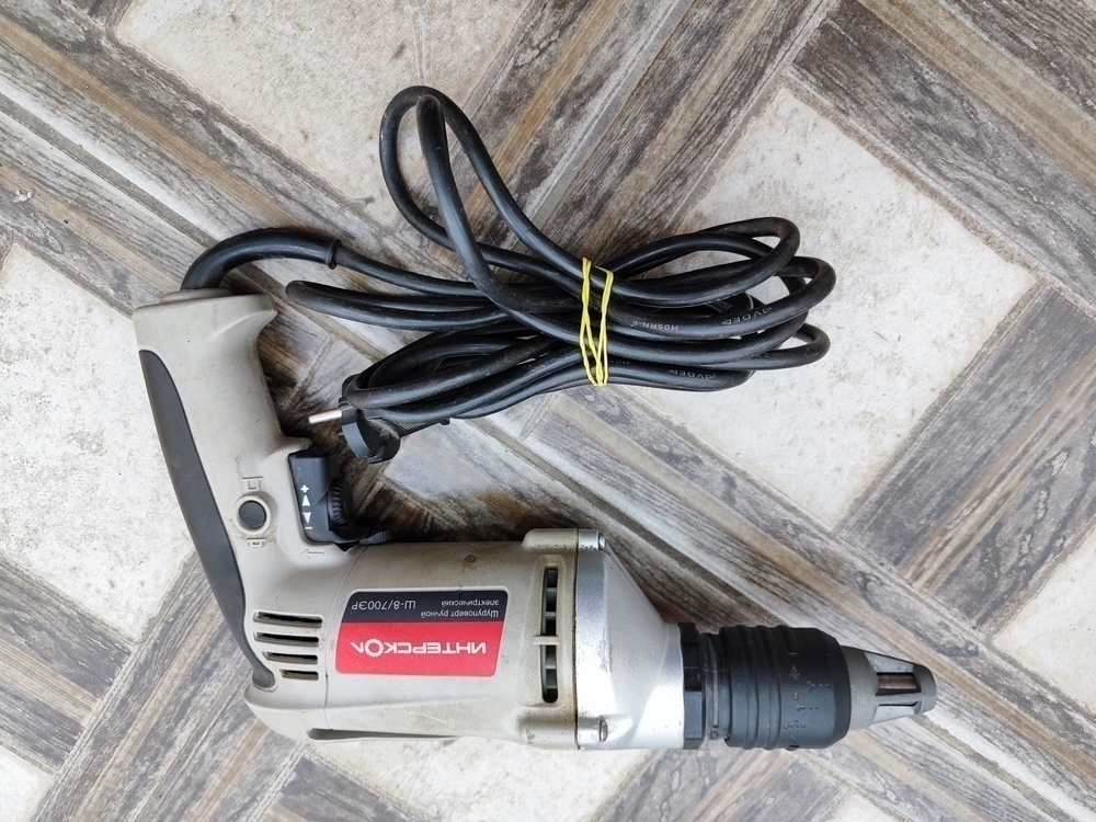 Шуруповерт Интерскол Ш-8/700ЭР