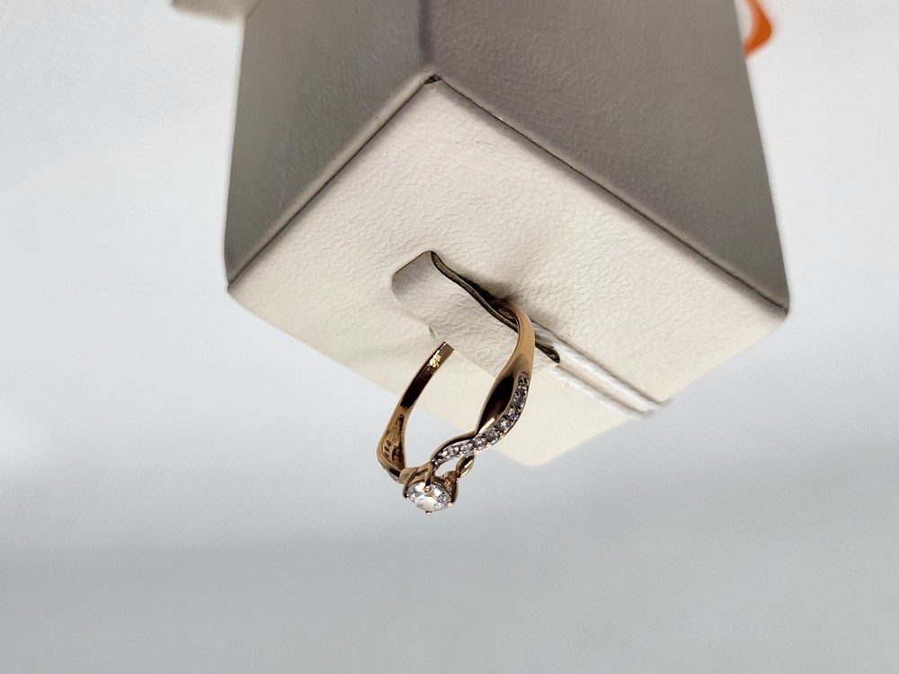 КОЛЬЦО С КАМНЯМИ (Au 585)