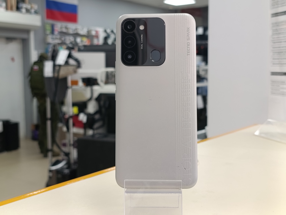 Смартфон Tecno Spark 8C 4/64