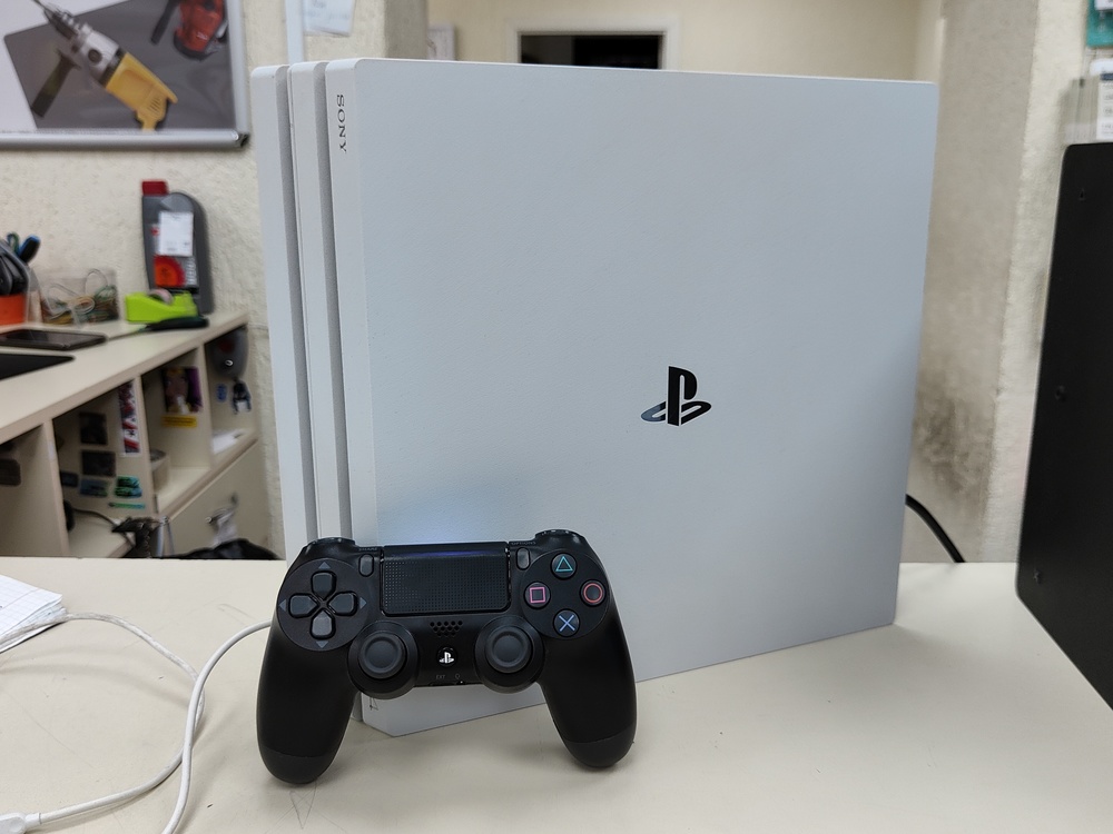 Игровая приставка PlayStation 4 Pro 1Tb