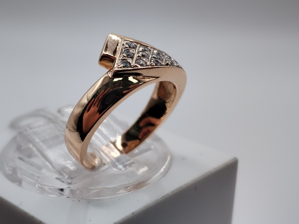КОЛКМИ585 КОЛЬЦО С КАМНЯМИ (Au 585)