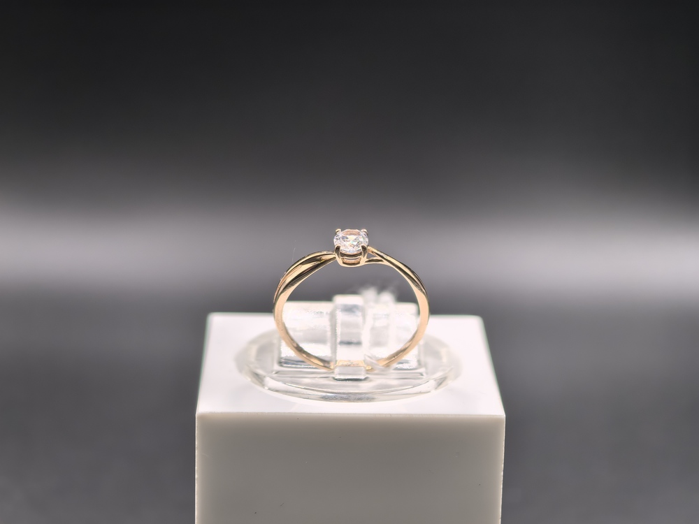 КОЛКМ585 КОЛЬЦО С КАМНЕМ (Au 585)