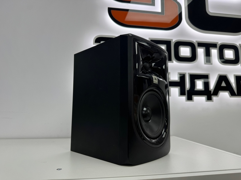 Студийный монитор JBL 305P Mkii