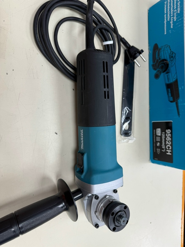 Угловая шлифмашина Makita 9562CH;