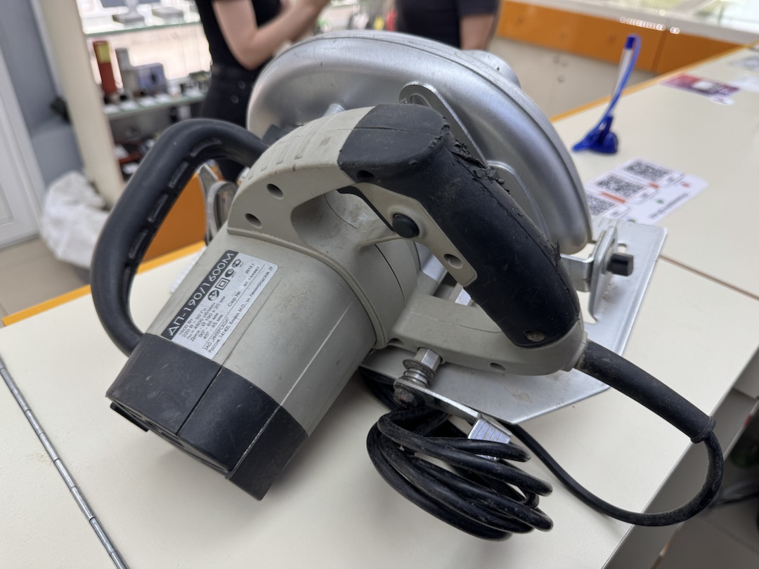 Дисковая пила Интерскол ДП-190/1600М