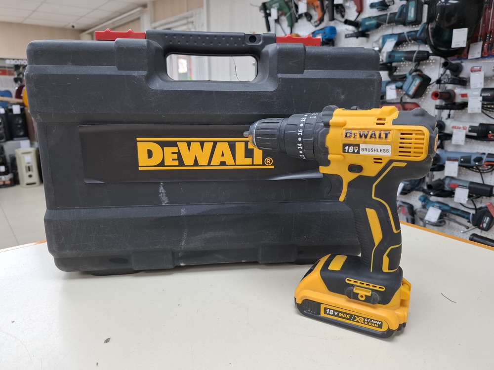 Шуруповерт Dewalt 18V XR;