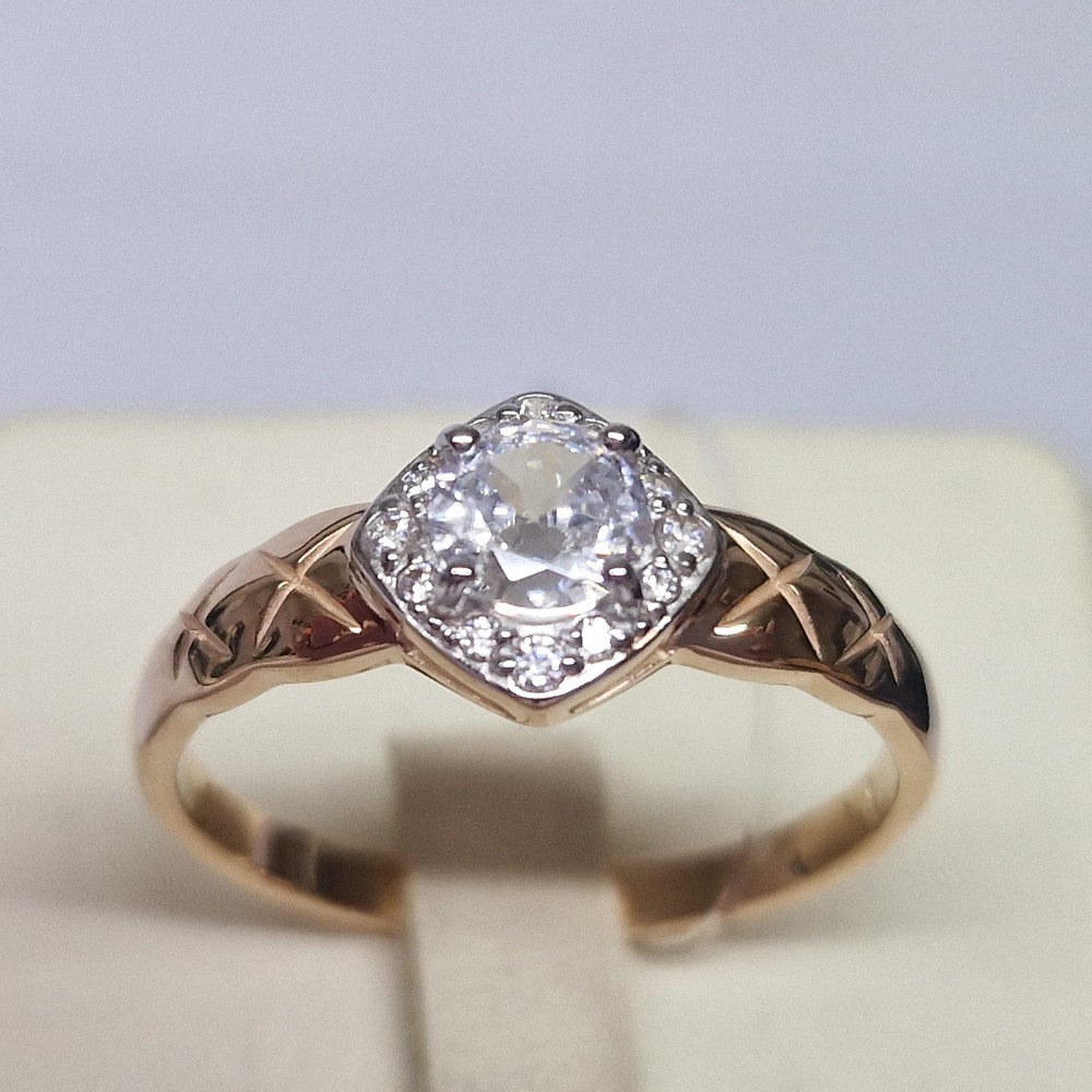 019360 КОЛЬЦО С КАМНЯМИ (Au 585)