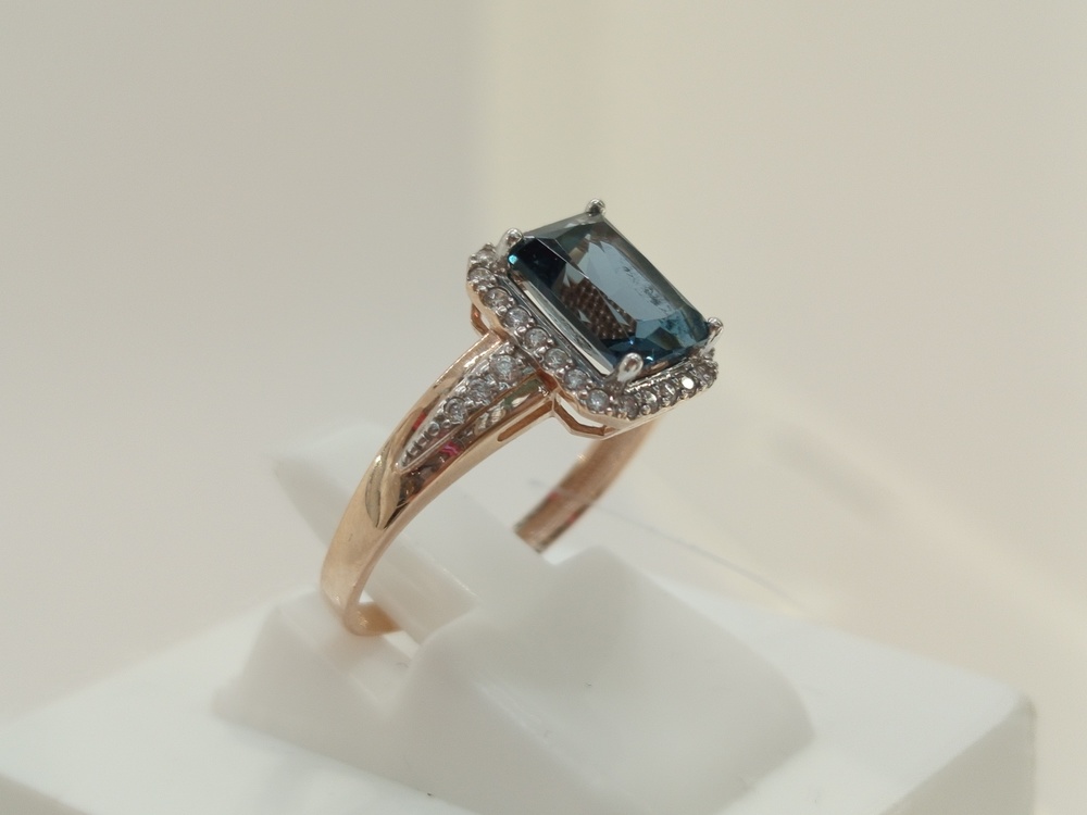 КОЛЬЦО ЛОНДОН-ТОПАЗ с камнями (Au 585)