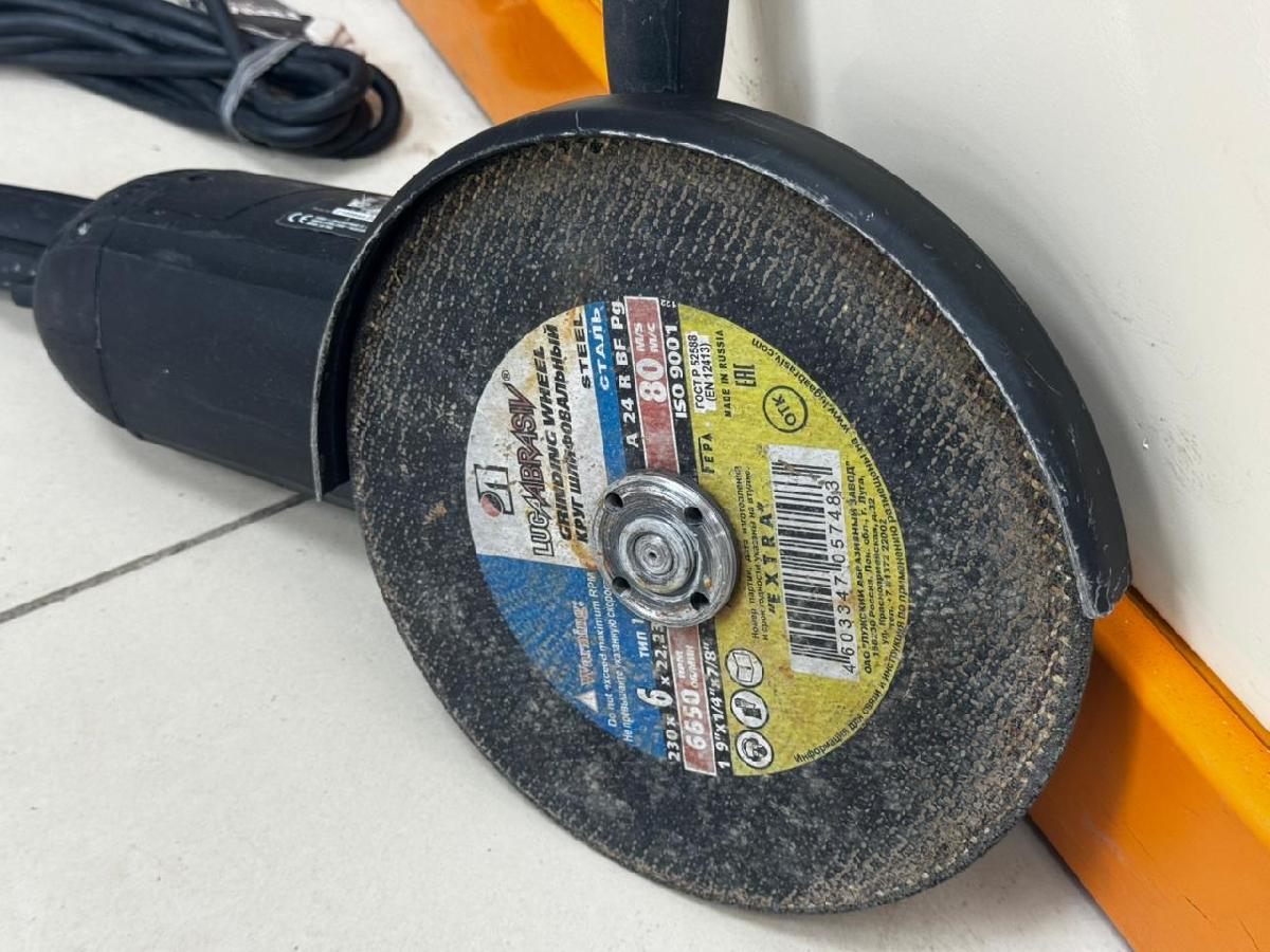 Угловая шлифмашина Ferm AGM1119Р