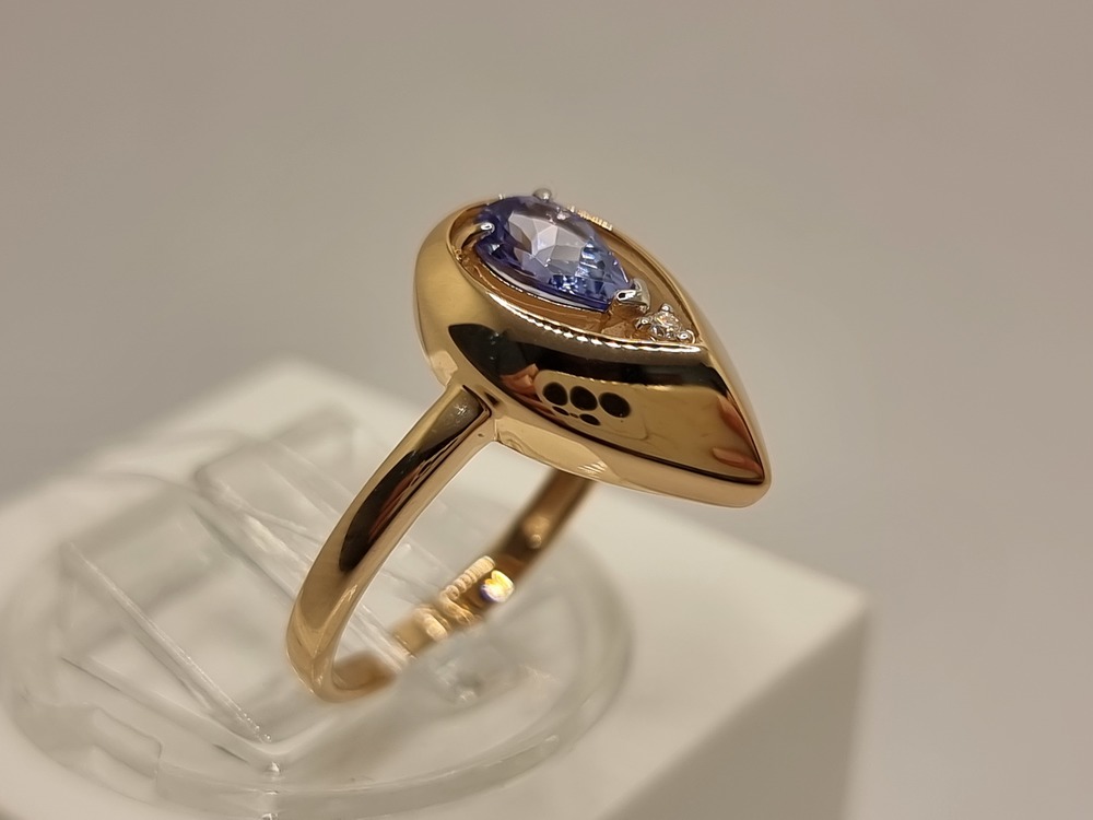 КОЛЬЦО С КАМНЯМИ (Au 585)