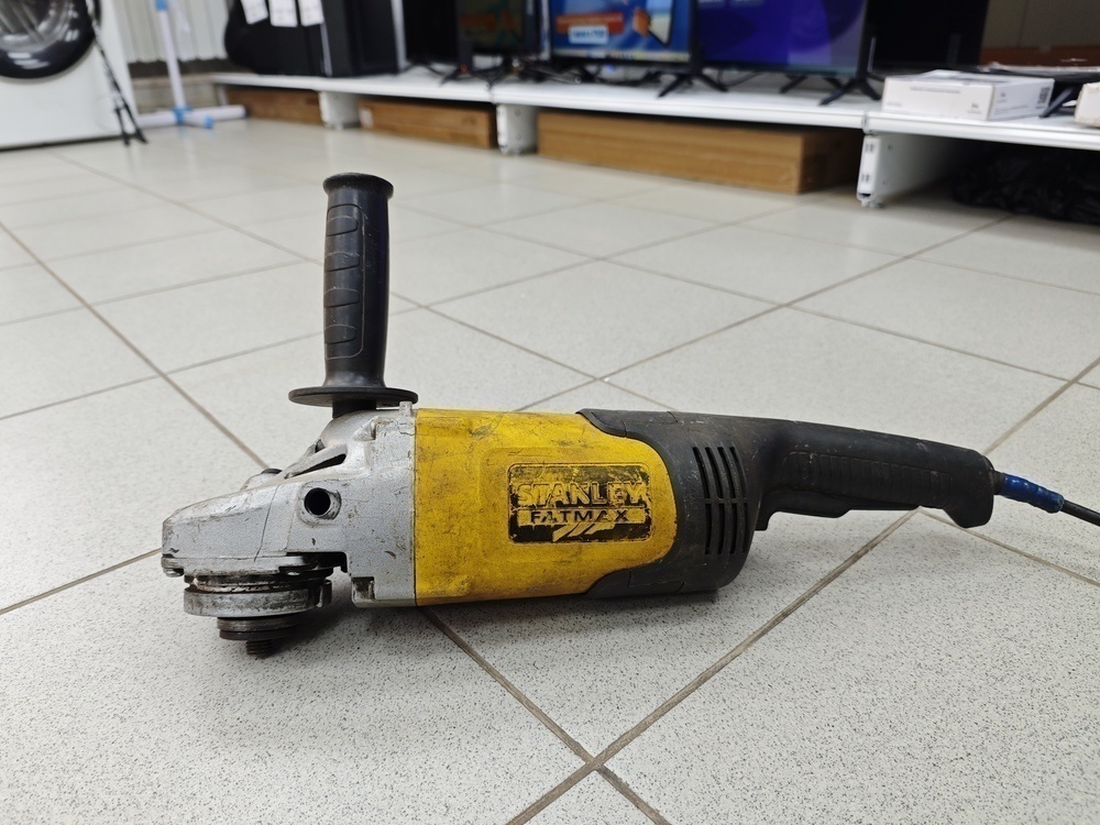 Угловая шлифмашина Stanley FMEG230