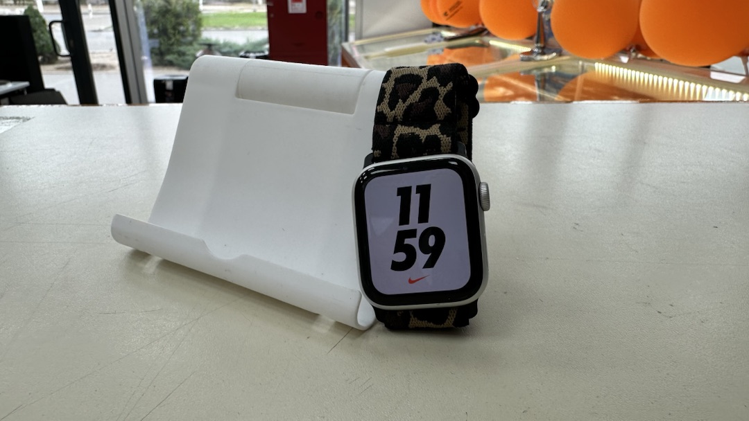 Смарт-часы Apple Watch SE 2020 40mm