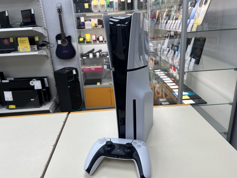 Игровая приставка PlayStation 5 825Gb (С дисководом)