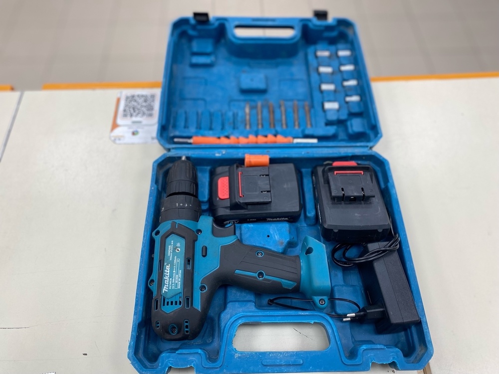 Шуруповерт Makita TD110D;