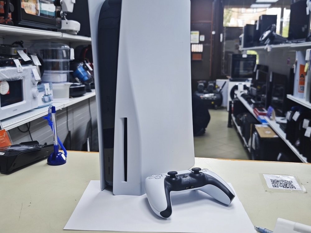 Игровая приставка PlayStation 5 825Gb (С дисководом)