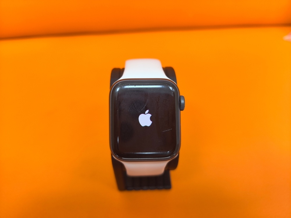 Смарт-часы Apple Watch SE 2020 40mm