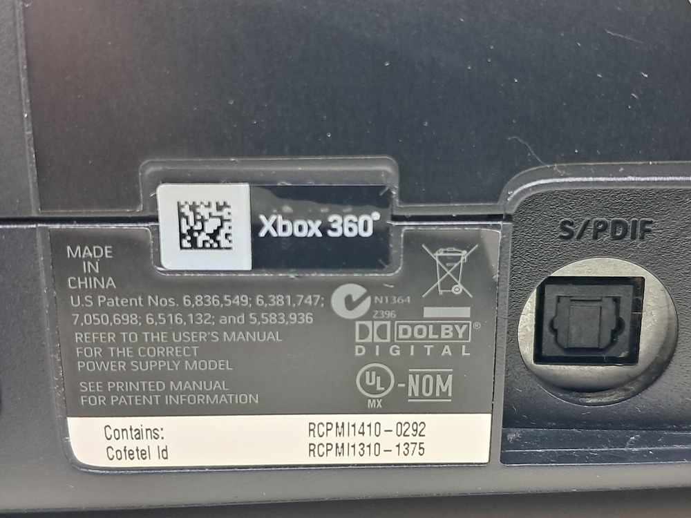 Игровая приставка Xbox 360;