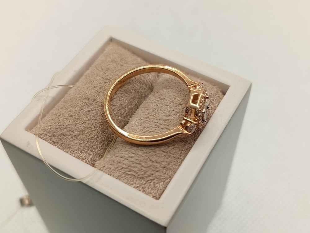 КОЛЬЦО С КАМНЯМИ (Au 585)