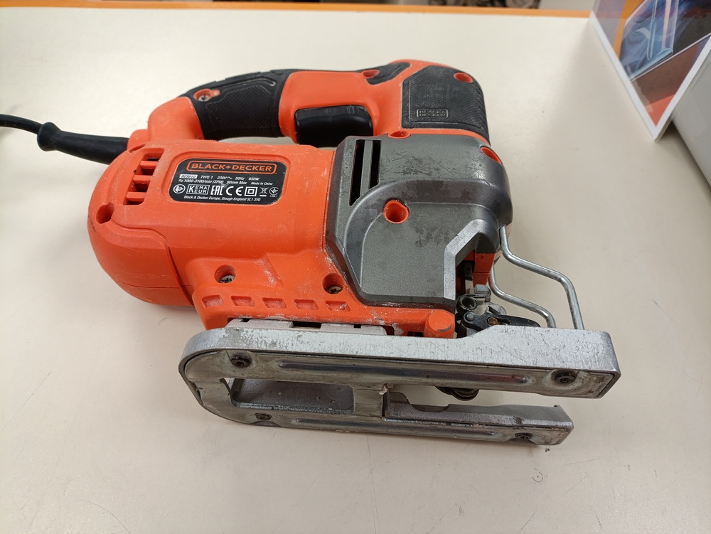 Лобзик Black & Decker BES610;